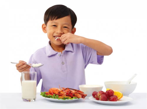 bổ sung đầy đủ dinh dưỡng giúp trẻ nâng cao sức đề kháng