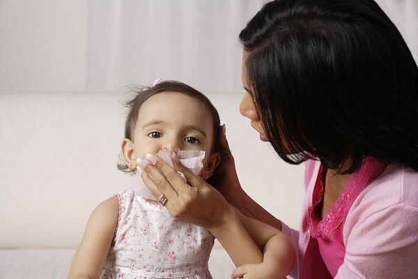 nguyên nhân nghet mũi hai bên ở trẻ em chủ yếu là do virus