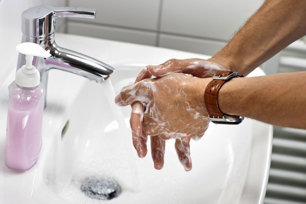 rửa tay không đúng cách là một nguyên nhân bị cảm cúm