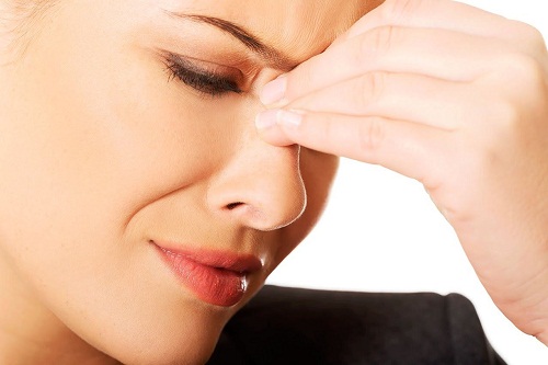 bệnh viêm xoang có thể gây nguy hại đến mắt dẫn đến giảm thị lực hay mù